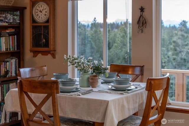 300 Sunset Way, East Wenatchee, WA 98802