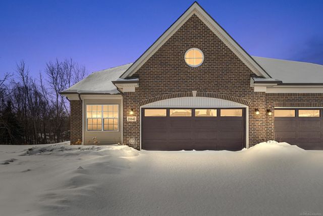 21142 Lilac Lane, Clinton Township, MI 48036