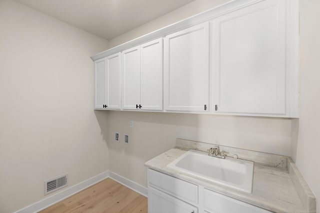 21142 Lilac Lane, Clinton Township, MI 48036