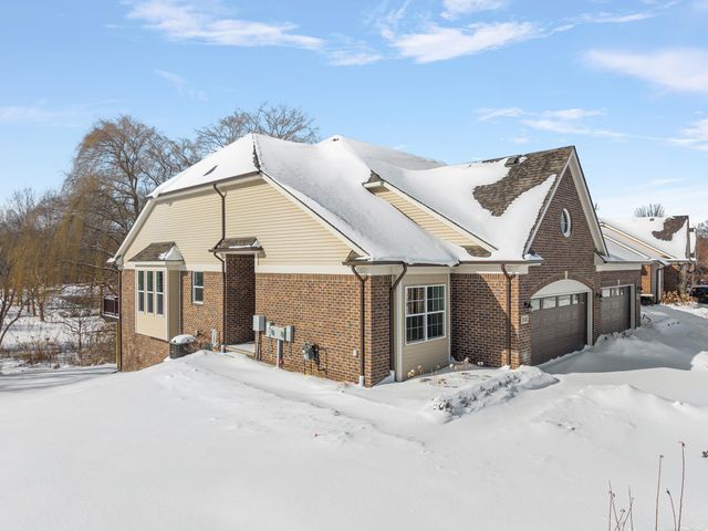 21142 Lilac Lane, Clinton Township, MI 48036