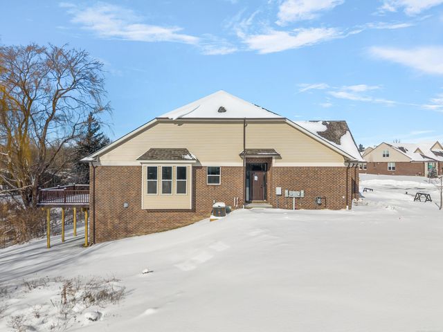 21142 Lilac Lane, Clinton Township, MI 48036
