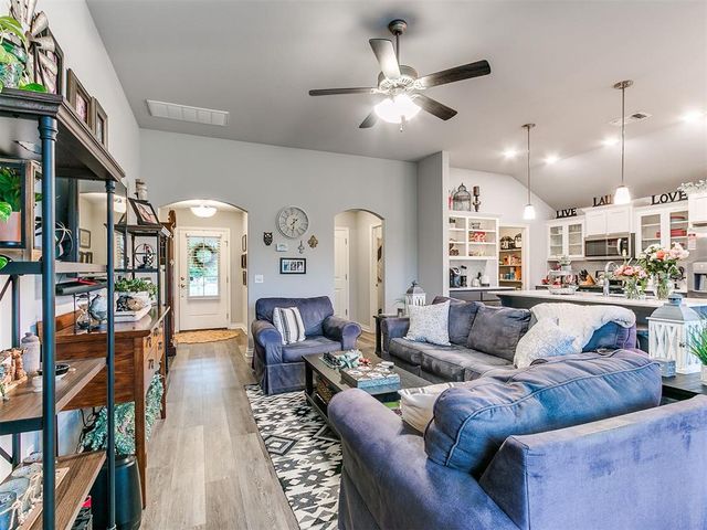 3521 Piney River Drive, Yukon, OK 73099
