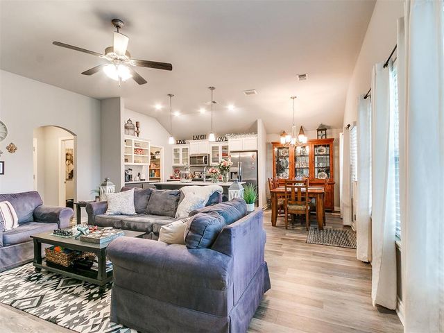 3521 Piney River Drive, Yukon, OK 73099
