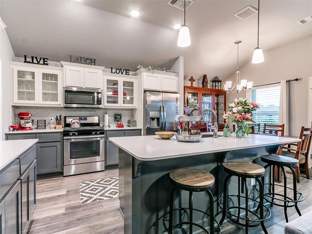 3521 Piney River Drive, Yukon, OK 73099