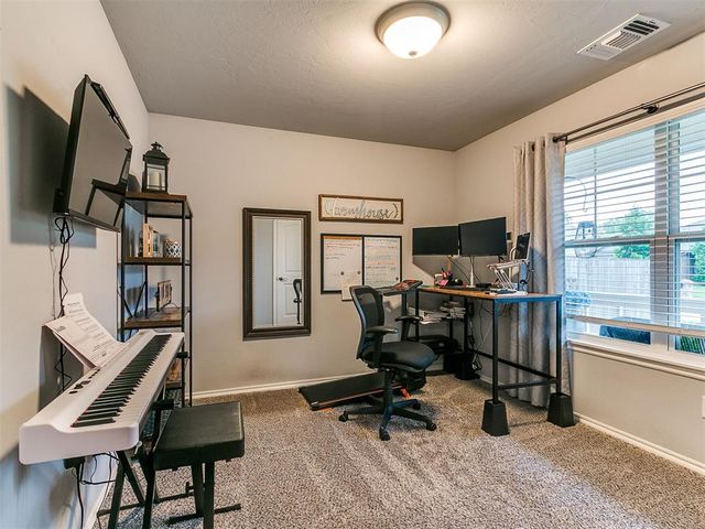 3521 Piney River Drive, Yukon, OK 73099