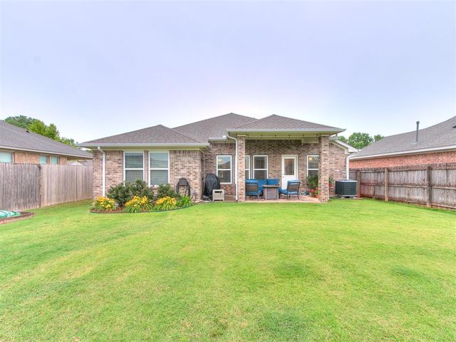 3521 Piney River Drive, Yukon, OK 73099