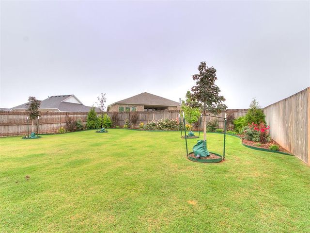 3521 Piney River Drive, Yukon, OK 73099