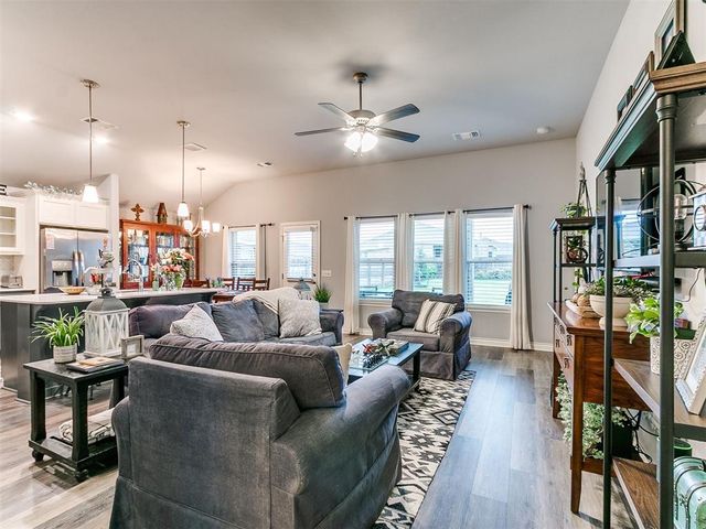 3521 Piney River Drive, Yukon, OK 73099