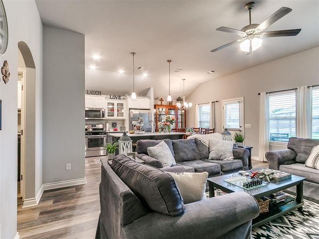 3521 Piney River Drive, Yukon, OK 73099