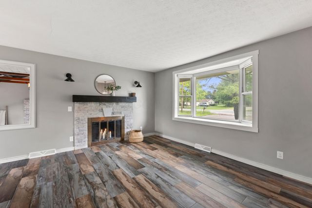 6420 Liberty Road N, Powell, OH 43065