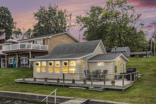 19536 Lakeshore Drive, Three Rivers, MI 49093