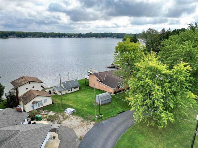 19536 Lakeshore Drive, Three Rivers, MI 49093