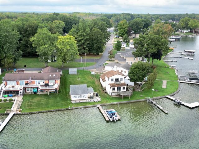 19536 Lakeshore Drive, Three Rivers, MI 49093