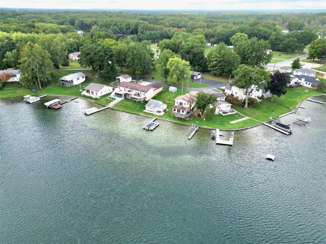 19536 Lakeshore Drive, Three Rivers, MI 49093