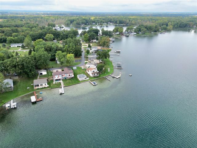 19536 Lakeshore Drive, Three Rivers, MI 49093