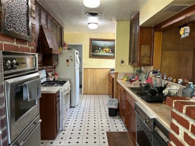 14125 Burton, Panorama City, CA 91402