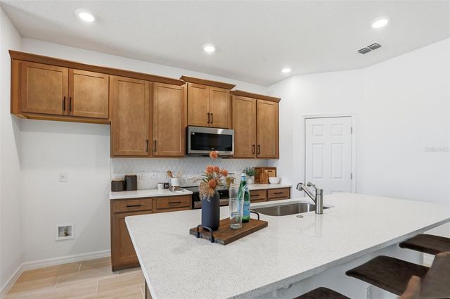 725 FARFIELDS STREET, Deland, FL 32724