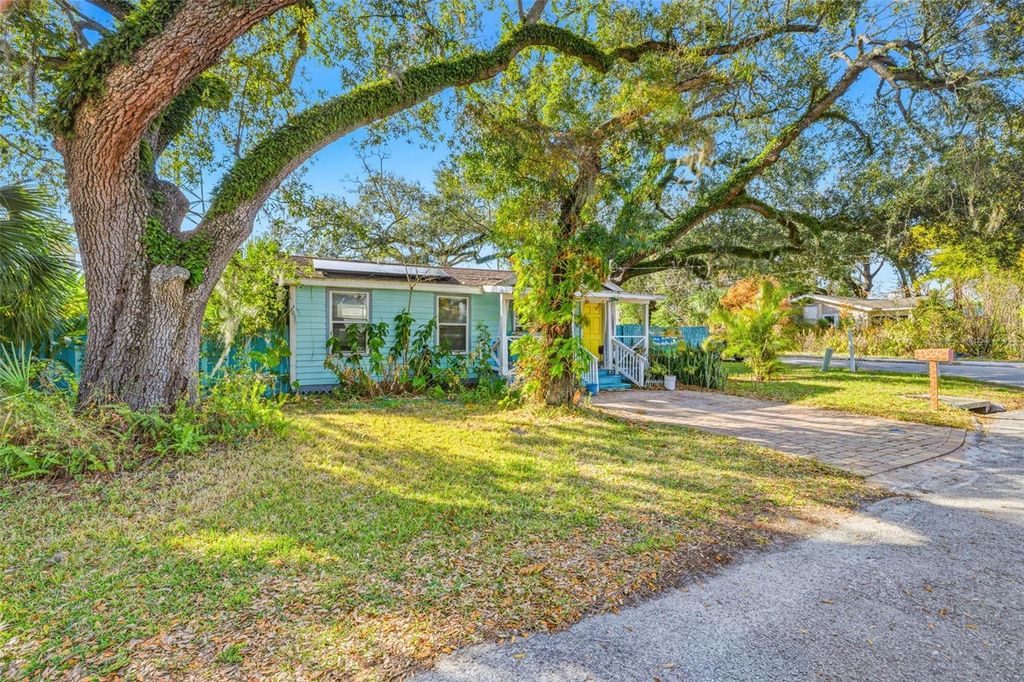 Image 2 of property listing at 8418 N 9TH STREET, Tampa, FL 33604