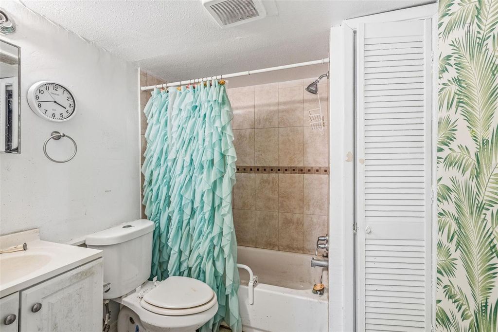 Image 16 of property listing at 8418 N 9TH STREET, Tampa, FL 33604