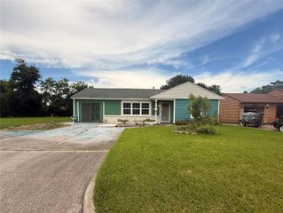 1902 W Gulf Street, Baytown, TX 77520