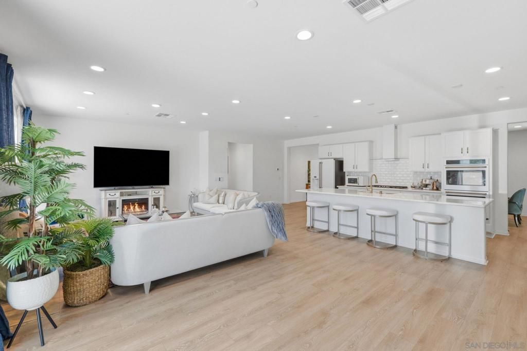 Image 20 of property listing at 34490 Bloombery Rd, Murrieta, CA 92563