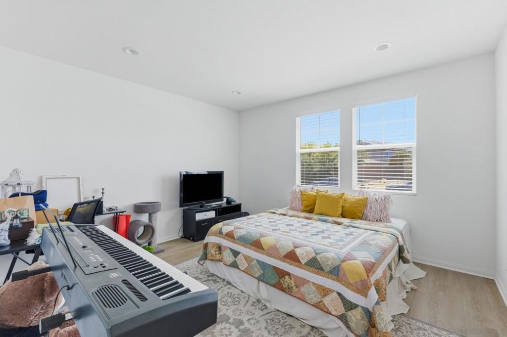Image 37 of property listing at 34490 Bloombery Rd, Murrieta, CA 92563