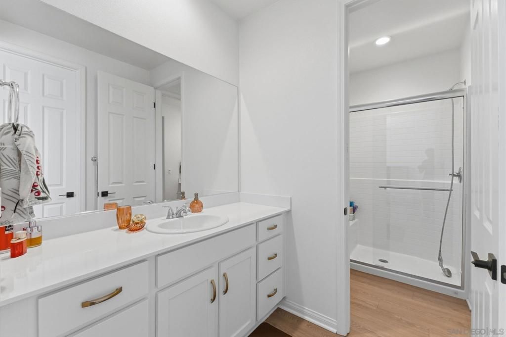 Image 39 of property listing at 34490 Bloombery Rd, Murrieta, CA 92563