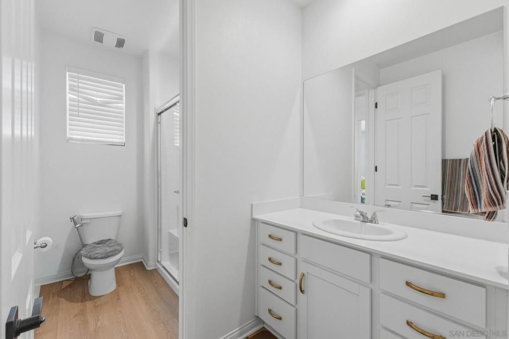 Image 40 of property listing at 34490 Bloombery Rd, Murrieta, CA 92563