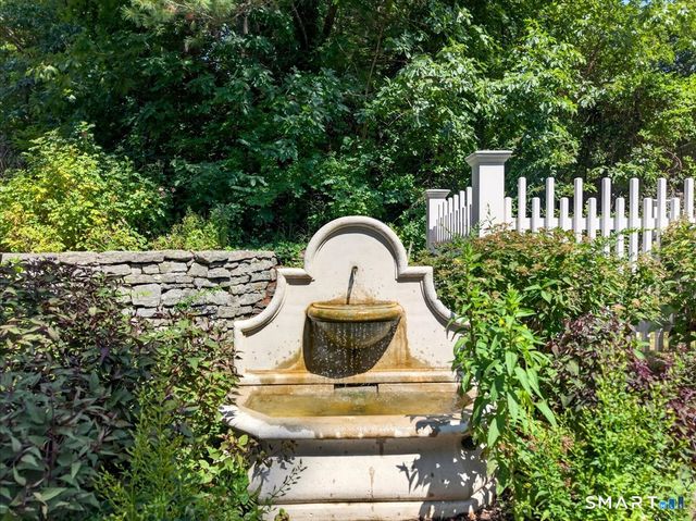 25 Johnny Cake Hill Road, Old Lyme, CT 06371