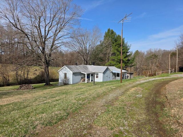 535 Waterworks RD, Radford, VA 24141