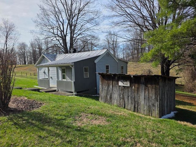 535 Waterworks RD, Radford, VA 24141