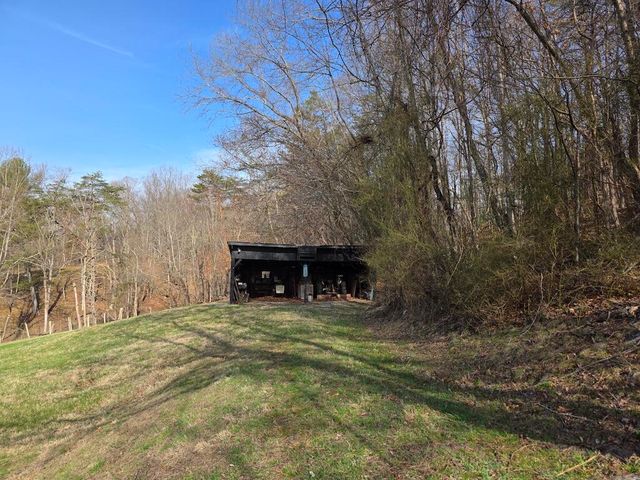 535 Waterworks RD, Radford, VA 24141