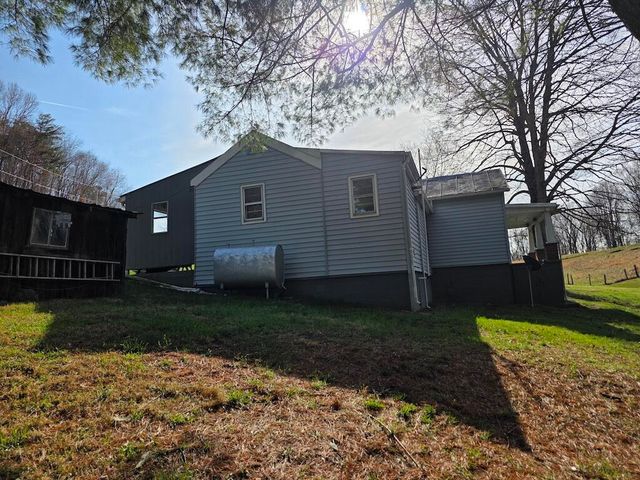 535 Waterworks RD, Radford, VA 24141