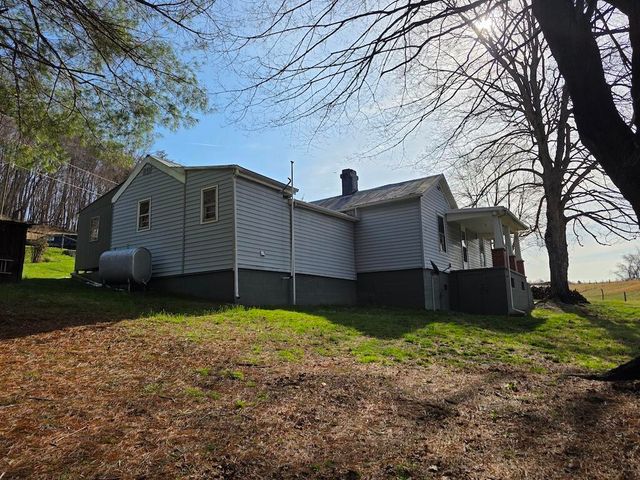 535 Waterworks RD, Radford, VA 24141