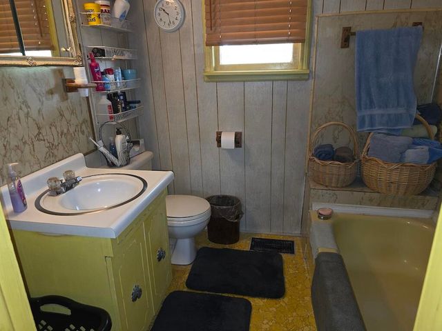 535 Waterworks RD, Radford, VA 24141