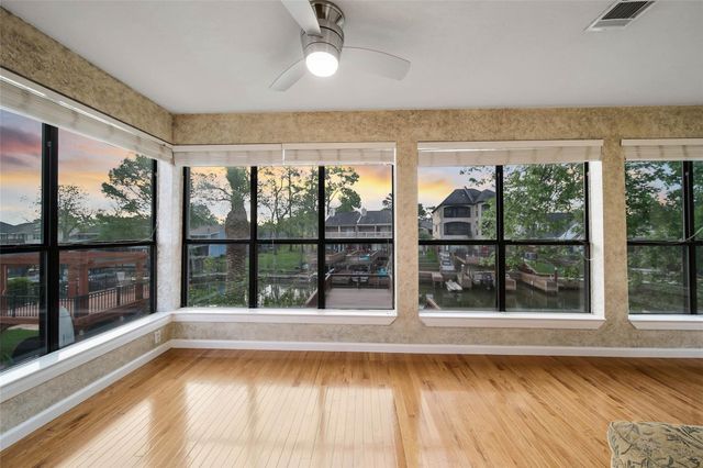 734 Lake View Drive, Montgomery, TX 77356