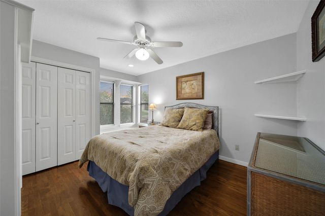 734 Lake View Drive, Montgomery, TX 77356