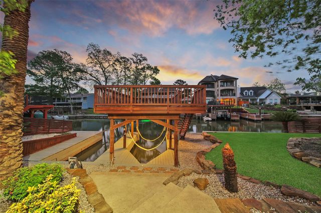 734 Lake View Drive, Montgomery, TX 77356