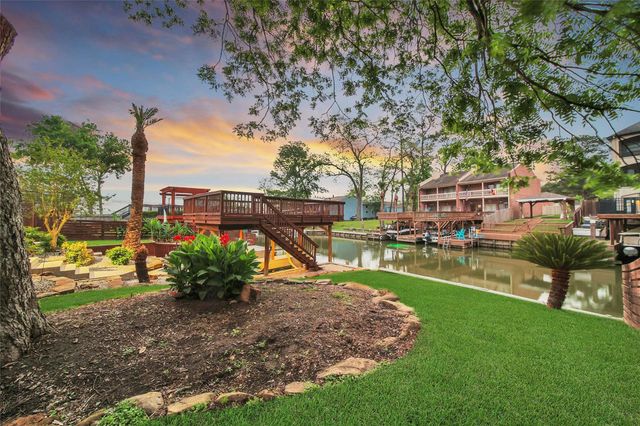 734 Lake View Drive, Montgomery, TX 77356