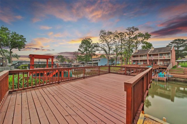 734 Lake View Drive, Montgomery, TX 77356