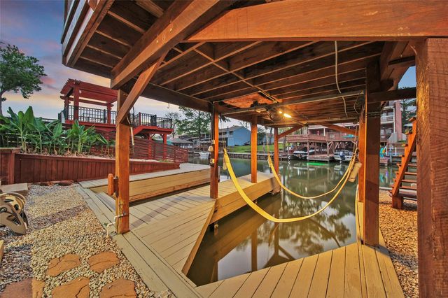 734 Lake View Drive, Montgomery, TX 77356