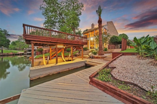 734 Lake View Drive, Montgomery, TX 77356