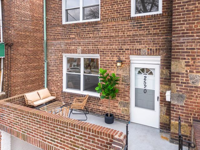 2520 Tenbroeck Avenue, Bronx, NY 10469
