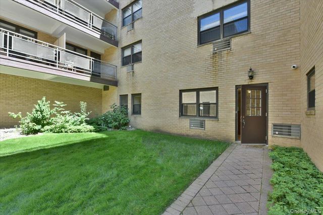 40 STONER Avenue 01, Great Neck, NY 11021