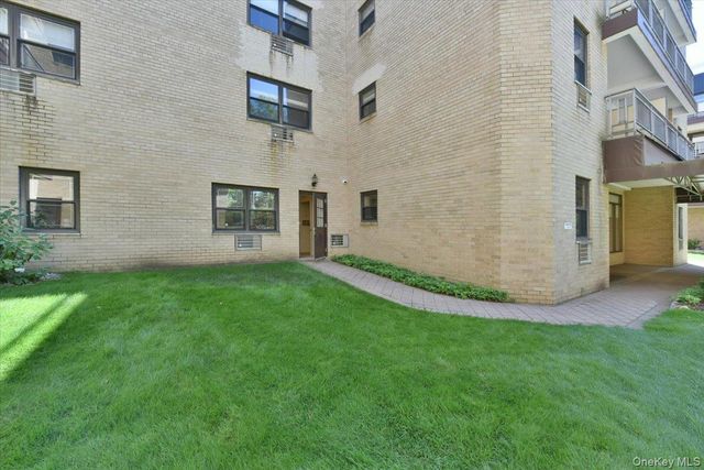 40 STONER Avenue 01, Great Neck, NY 11021
