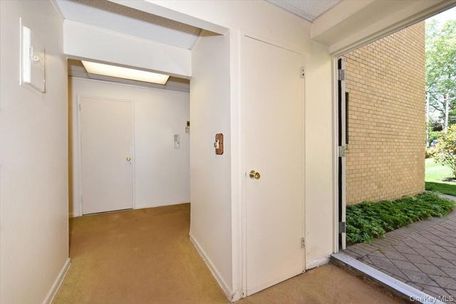 40 STONER Avenue 01, Great Neck, NY 11021