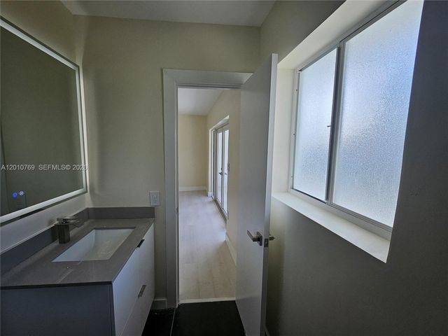 834 Raymond St, Miami Beach, FL 33141