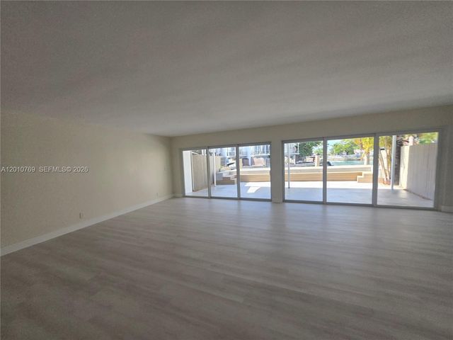 834 Raymond St, Miami Beach, FL 33141