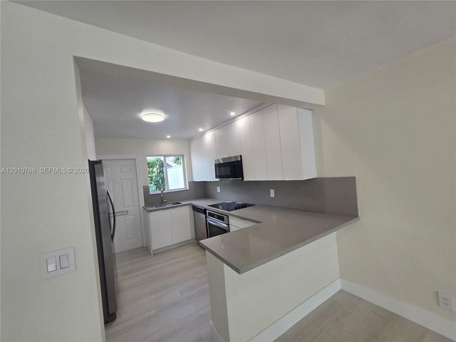 834 Raymond St, Miami Beach, FL 33141