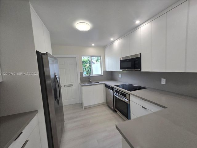 834 Raymond St, Miami Beach, FL 33141